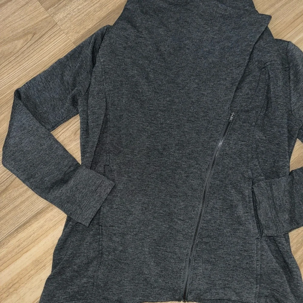 H by Bordeaux Gray Asymmetric S Sweater - Picture 2 of 8